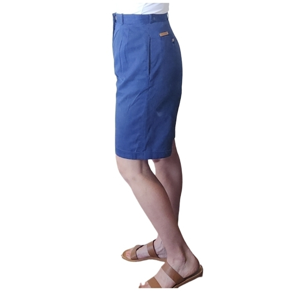 Vintage pleated navy Knee Length shorts by Gloria Vanderbilt - Picture 2 of 3
